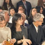 안유진 <b>펜디</b> 패션쇼 옆에 앉은 사람