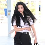 최근 머리 짧게 자른 듯한 김태리