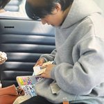 앤톤 편지 <b>소중</b>하게 넣는거 보시긔