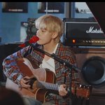 <b>뷔</b> 강릉 게릴라콘서트 보니깐 라이브 실력 쩔더라