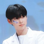 <b>인간계</b> 아닌지 오랜 남자 아이돌들