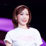 <b>지구</b> 밖에서 봐도 아이돌일 여돌