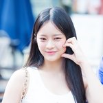 <b>살짝</b> 김세정 닮게 나오지 않음?