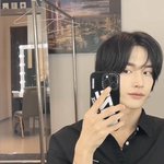 원빈 검은<b>셔츠</b> 조카 잘어울린다