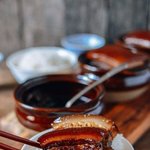 큼직큼직 돼지고기가 밥 위에 <b>안착</b>