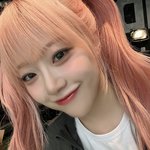 <b>지원</b>은 웃는게 ㄹㅇ 예쁜데