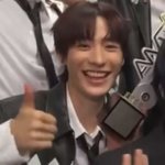 신인상 트로피 들고 <b>신난</b> 라이즈 앤톤ㅋㅋㅋ