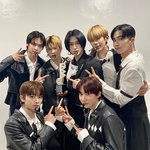 아니 라이즈 <b>단체사진</b>봐봐