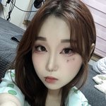 근데 <b>앞트윔</b> 화장 오ㅑ 이따구로 하는거임..