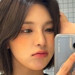 근데 <b>배이</b> 머리만 잘랐는데