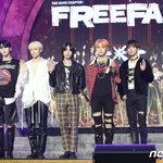 [TXT] 클라리티 의상이네
