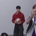 마크 실화야? 마크 똑바로 서있어..