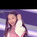 [ㅈㄱㄴ] 얘 <b>트로트</b> 부르던 애 아님??