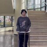 전<b>정국</b> 또 계단에서 챌린지 혼자찍음