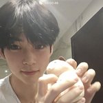 제베원은 대체로 <b>쌩얼도</b> 잘생긴듯