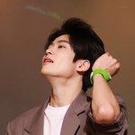 아 이 남자 아이돌 설레게 할 줄 <b>아네</b>