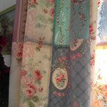 촌스러운 거 아님. <b>코지</b>하고 빈티지한 거.