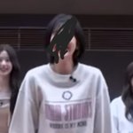 안유진 <b>다리</b> 진짜 부럽다....