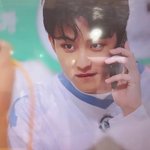 <b>마크</b>랑 도경수 닮았다