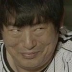 여직원 앞에서 이상한 표정을 짓는 <b>상사</b>