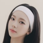 진짜 카리나는 <b>시즌</b>그리팅 찍을때마다