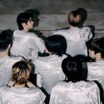 <b>단체복</b> 이런건 데뷔초에 해야 귀엽지