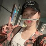 얘네 <b>표정</b>이 눈에 확 띄어