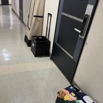 [이게맞냐] 오피스텔 <b>복도</b>에 개인 물건 이렇게 두는 거 민폐 맞죠...