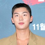 이 사람들 삼<b>형제</b>임?