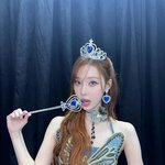 미안한데 <b>시선</b>을 뗄 수가 없어..