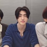 셋이 <b>윙크</b>한다고 아주 난리 났음