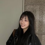 얼굴 충격적이게 예쁘다