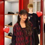 <b>민니</b> 미우미우 팝업 또 찰떡