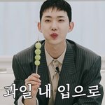 탕후루 리뷰하다가 <b>틀니</b>(?) 빠진 조권