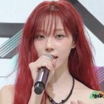 <b>윈터</b> 머리 ㄹㅇ 개빨갛네
