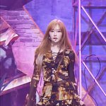 이런 머리색 <b>탈색</b> 필수야??