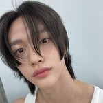 원빈 지금 장발일때 <b>탈색</b> 한번 하면 좋겠음