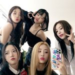 겨울인데 아직도 <b>꽃밭</b>이네
