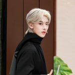 [제베원] 리키 <b>목도리</b>랑 코트 팬이 선물한거임