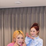 <b>윈터</b> 얼굴 ㅈㄴ 작고 하얗고 이쁘네ㅠㅠ