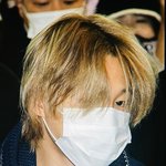 지민이 금발머리하고 헝가리로 출국했네