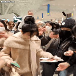 [모두드루와] 사람들에게 덮쳐져 <b>큰일</b> 날뻔한 아이린