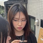 뉴진스 혜인 <b>무테</b>안경 ㅈㄴ에바임?