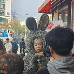 홍대에서 유튜브 홍보한 아이돌