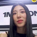 안경 쓴 <b>리아킴</b>