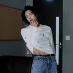 원빈은 슬<b>렌</b><b>더</b>인데 어깨 넓고 골반 좁아서 다행임