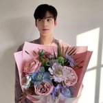 꽃이랑 있을 때 진심 위화감 0에 <b>수렴</b>