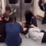 5호선에서 드러눕고, 화장하고, 셀카 찍는 <b>여중</b>생들