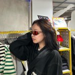 제니는 <b>수수</b>하게 입어도 예쁘다