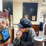 방탄 지민이 다녀간 일본 식당 성지<b>순례</b>하는 팬들